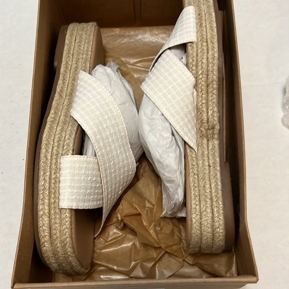 Lucky Brand Gayte White Slide Sandals size 6.5 - Picture 7 of 7